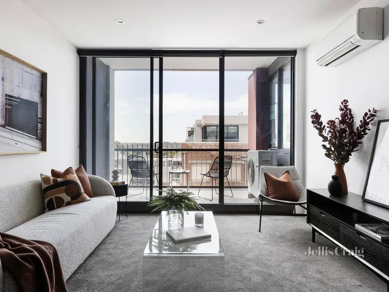 Sensational top-floor living with a study and views