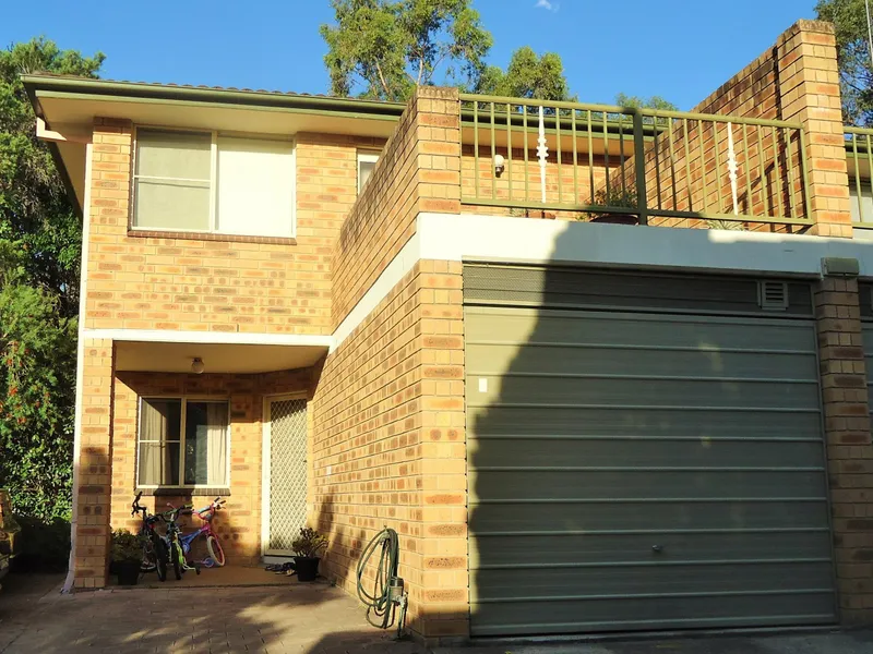 3 Bedrooms! 2 Bathrooms! Gas Cooking With Pool & Tennis Court