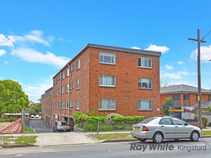 North Facing Apartment with District Views - Communal Parking Available