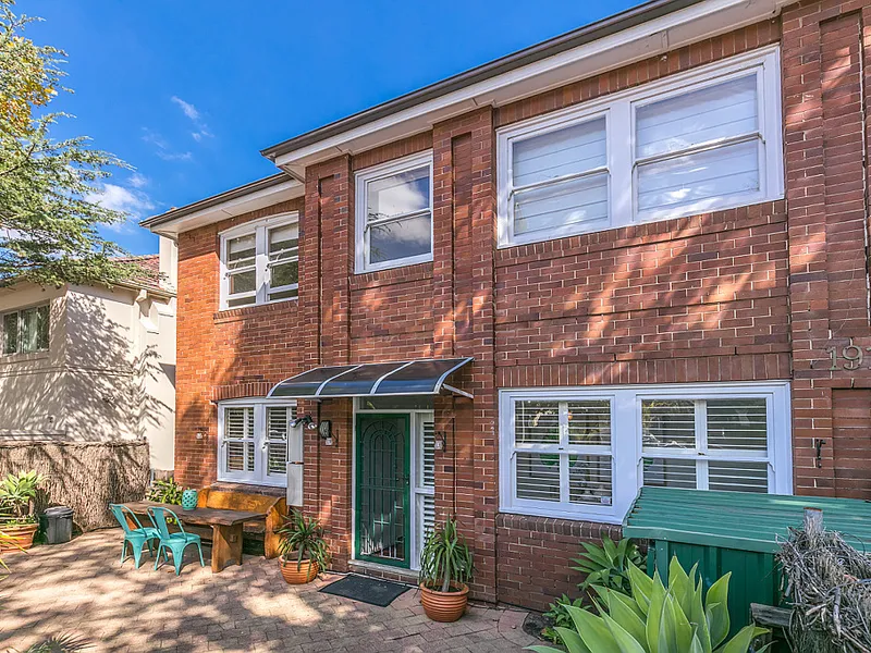 Lower Duplex Style Garden Apartment With Private, Sundrenched Courtyard