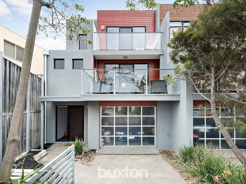 Stunning 2 Bedroom Townhouse in Prime Riverside Pocket!