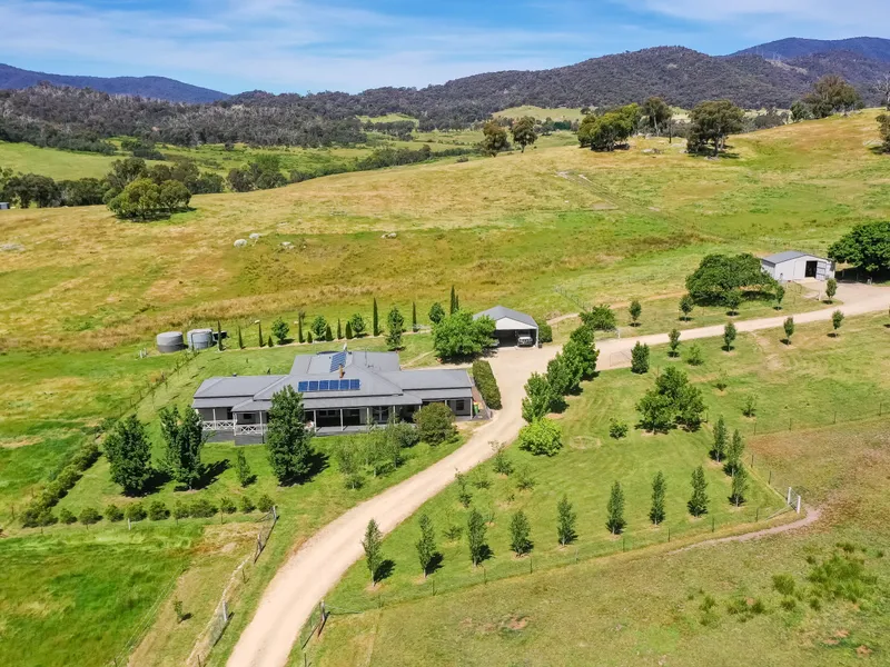 'GRANITE HILL' - Lifestyle Property in Prized Location - 124.7 ACRES / 50.5 HA