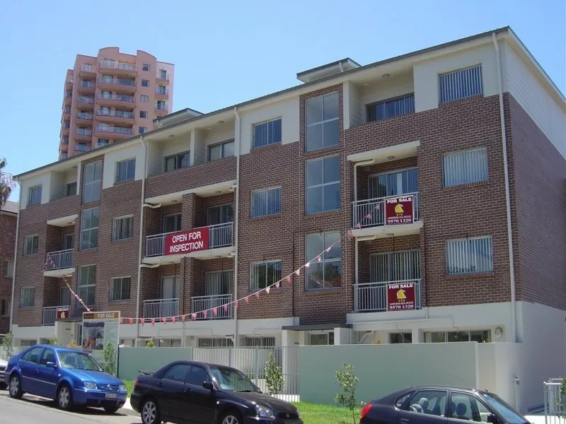 3 bedroom security unit in a handy location