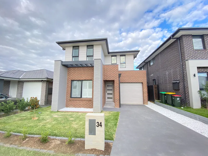 Stunning 5 Bedroom Family Home in Oran Park