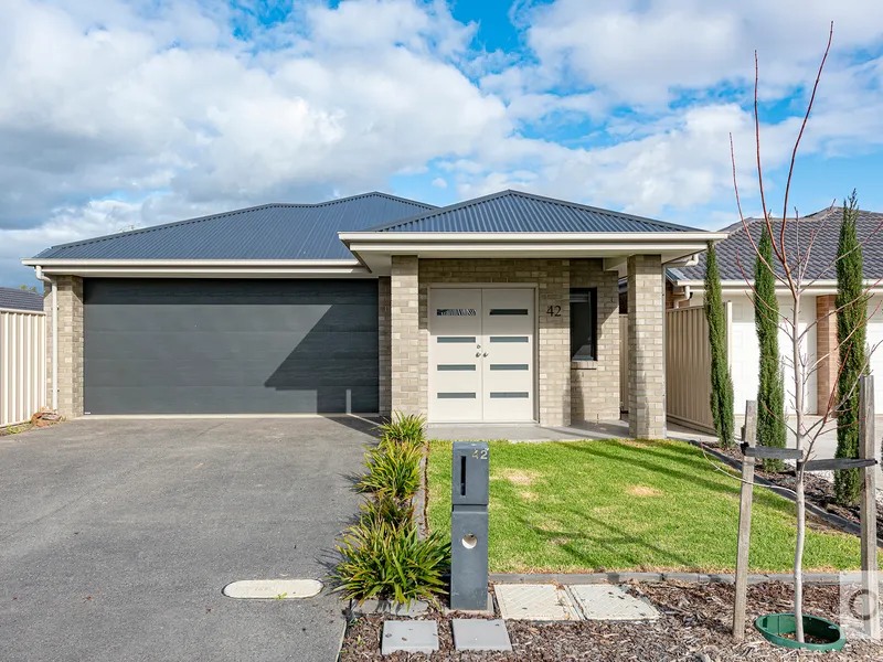 Luxe family entertainer in central location