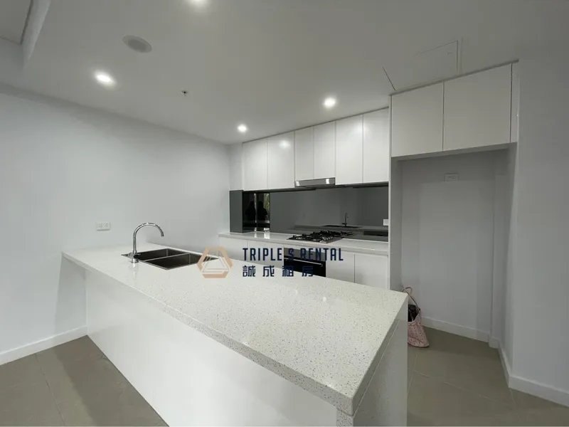 BRAND NEW NORTH FACING 3 Bedrooms 2 Bathrooms & 2 Carpark Apartment with bathtub!!!