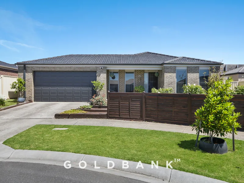 MODERN, STYLISH AND READY TO MOVE IN!