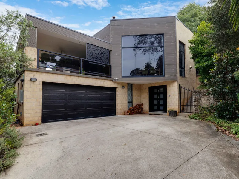 QUALITY FAMILY HOME WITH SEPARATE ACCOMMODATION