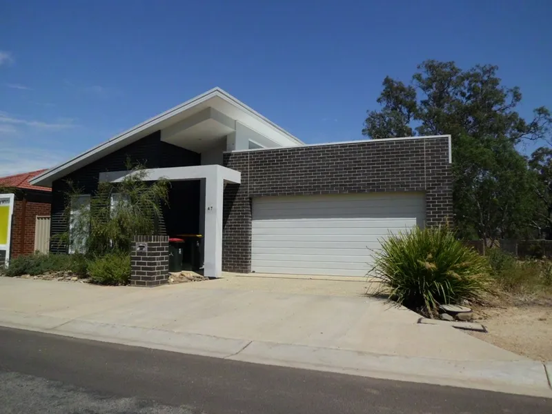 PLEASE CALL RAY WHITE OFFICE TO BOOK A VIEWING 03 57942777