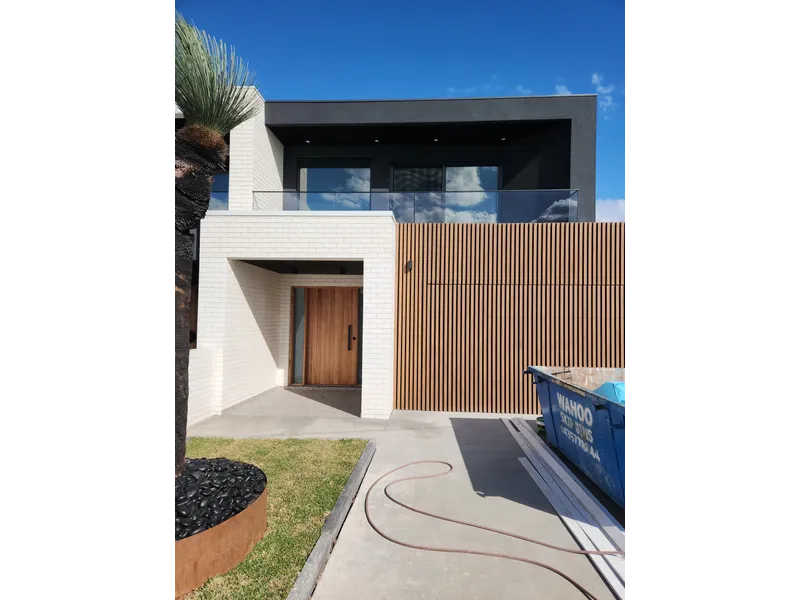 BRAND NEW DOUBLE GARAGE 3 BATHROOMS