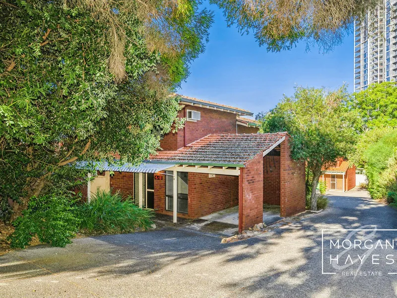 Cute Townhouse - With Great Courtyard
