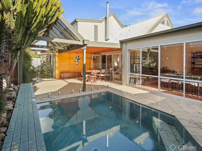 Pool, views and walk to the beach