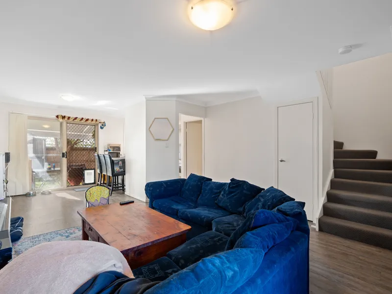TOWNHOUSE FOR RENT - 10 MONTH LEASE!!