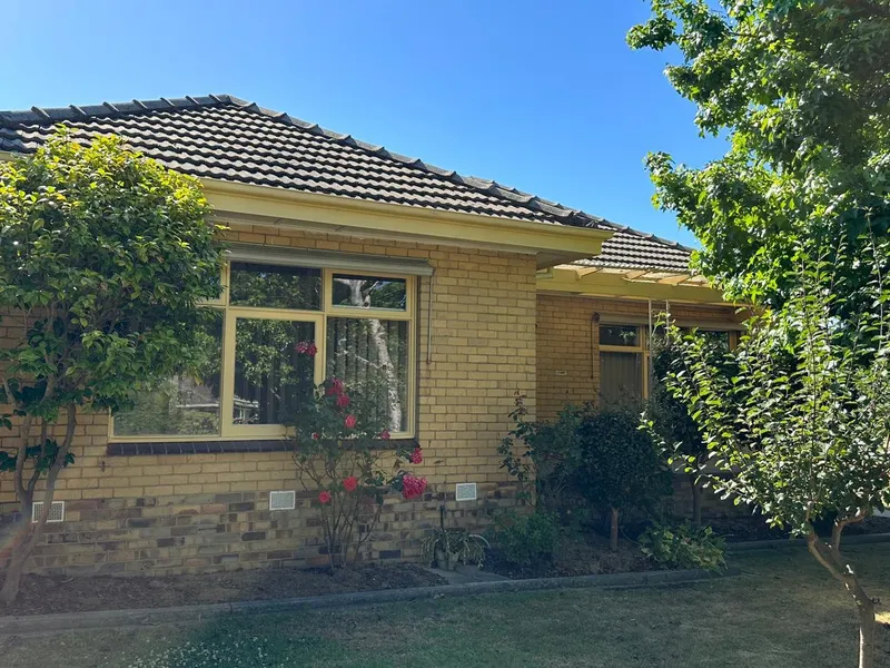 House at a gateway location!