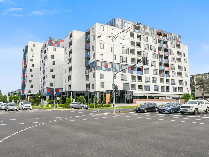 Luxury living across from Knox