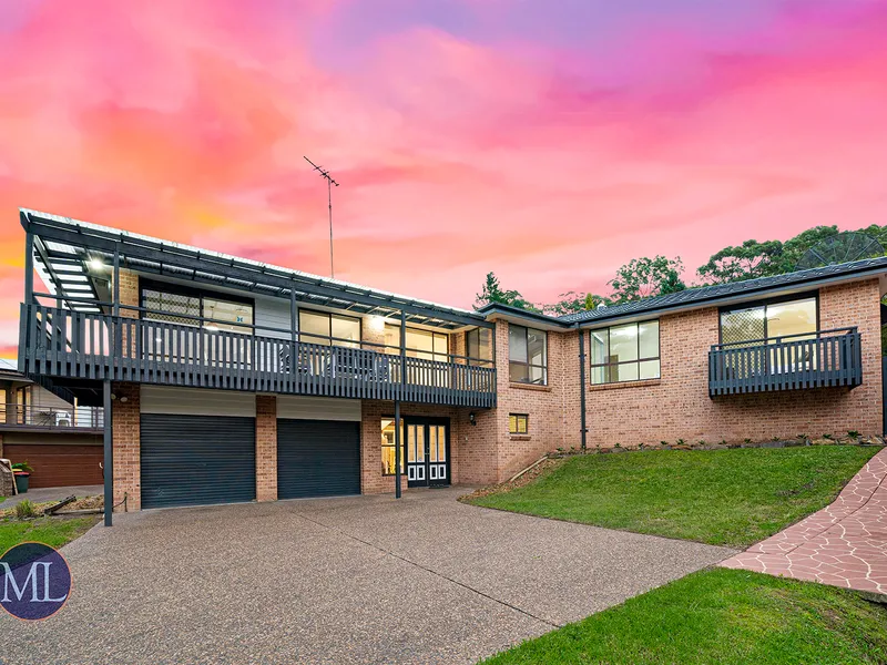 Oakhill Estate Home in Whisper Quiet Street (CTHS and Oakhill Drive Public School Catchment)