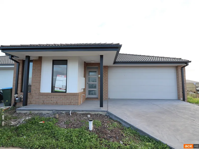 Brand New Gem in the Orchard Estate!