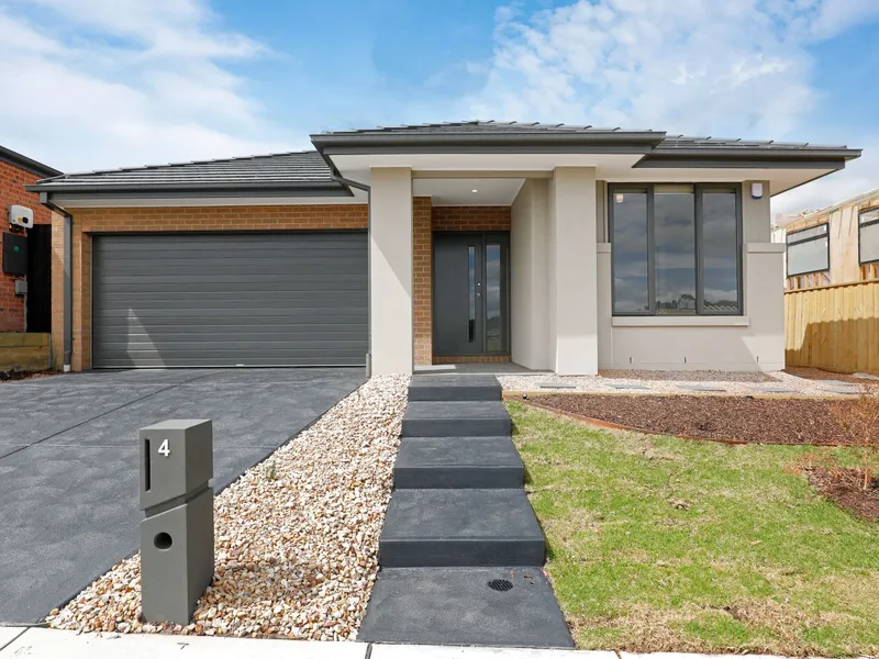 Newly built 4 Bedroom home welcoming you to move in!