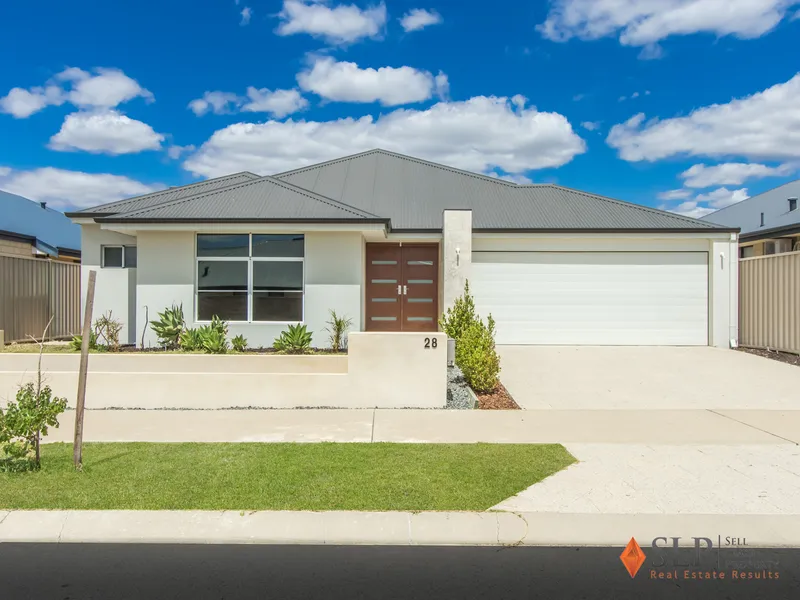 QUALITY MODERN LIVING IN THE VISTA PRIVATE ESTATE