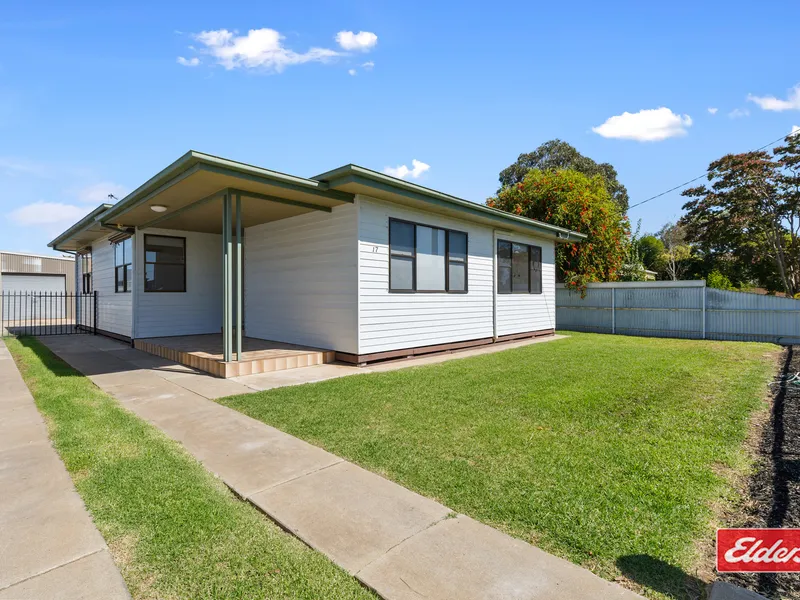 STYLISH LOW MAINTENANCE LIVING IN THE HEART OF YARRAWONGA!