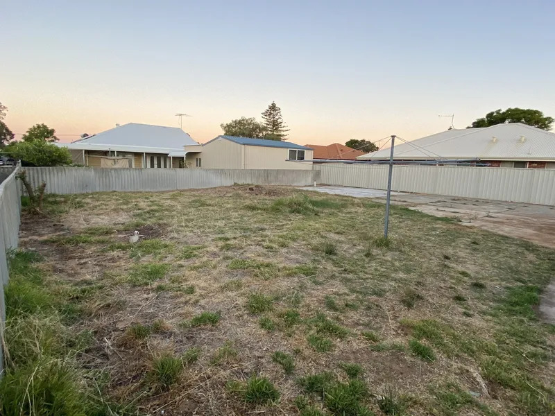 WHAT A GEM Rear Block in Dudley Park