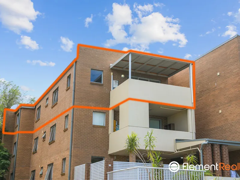 FULL BRICK!! TOP FLOOR!! CORNER POSITION!! MUST INSPECT TODAY!!