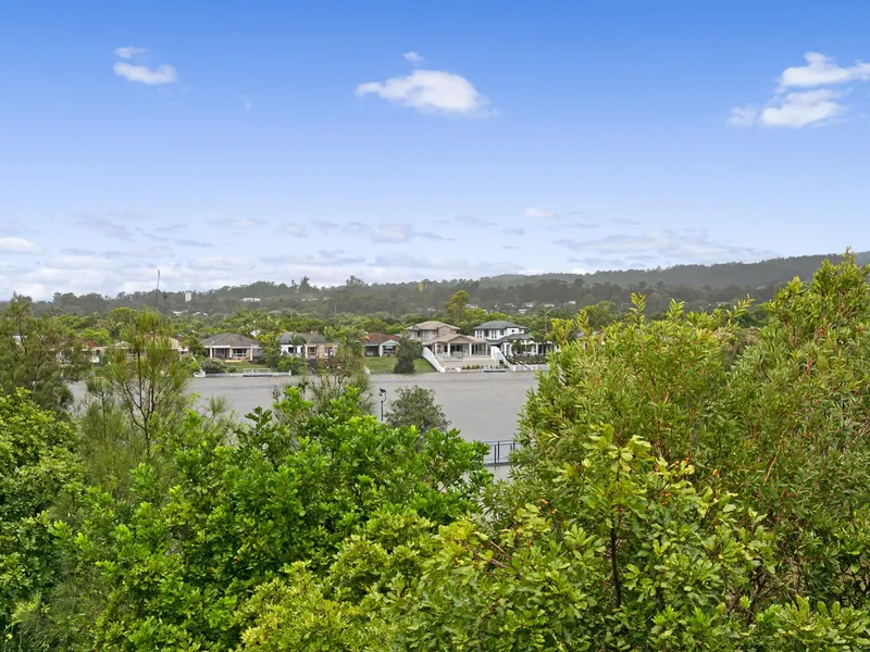 Modern Spacious Apartment in Central Location