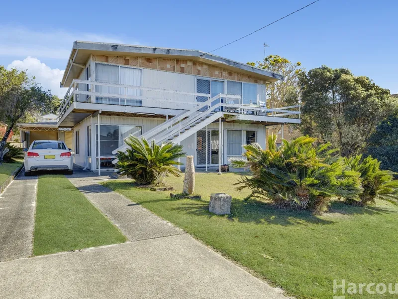 Exciting Investment Opportunity! Fixer-upper with Dual Units in South West Rocks