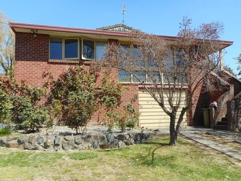 LARGE FOUR BEDROOM HOME WITH ENTERTAINMENT AREA