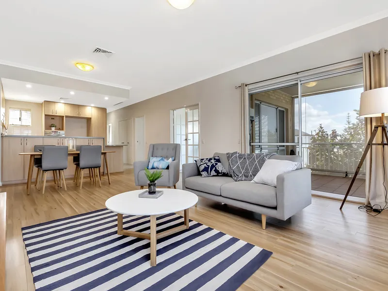 Immaculate apartment, ready to move into now