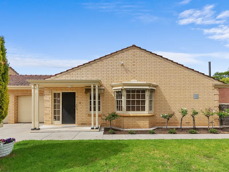 BEAUTIFUL & CONTEMPORARY UNIT WITH CURB APPEAL