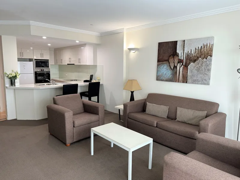Mantra Crown Towers - Furnished One Bedroom with Ocean Views!