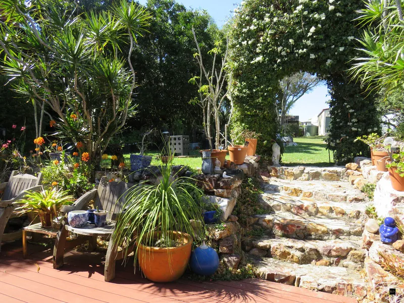 Charming Home, Quiet Court, Huge Undercover Entertaining, Big Shed's, 1/2 acre