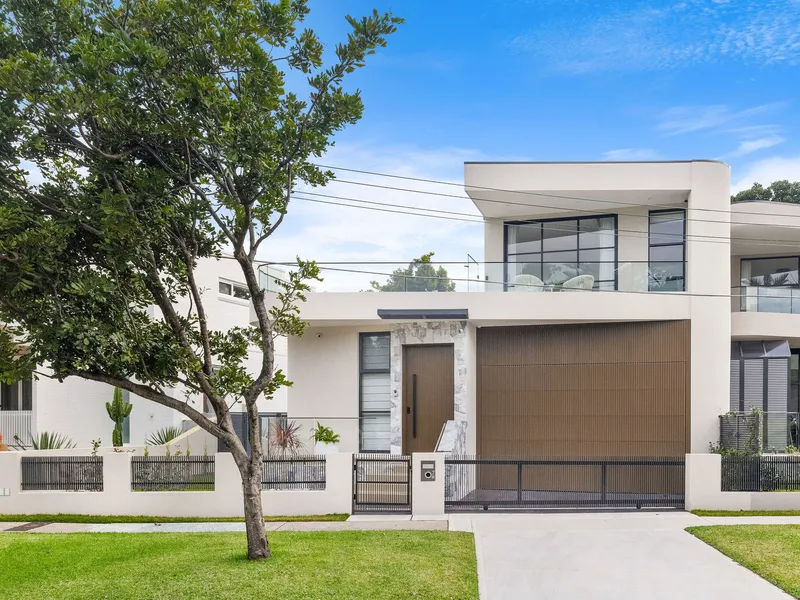 Maison Rose, A Luxurious New Parkfront Family Home With A Heated Pool And Every Luxury