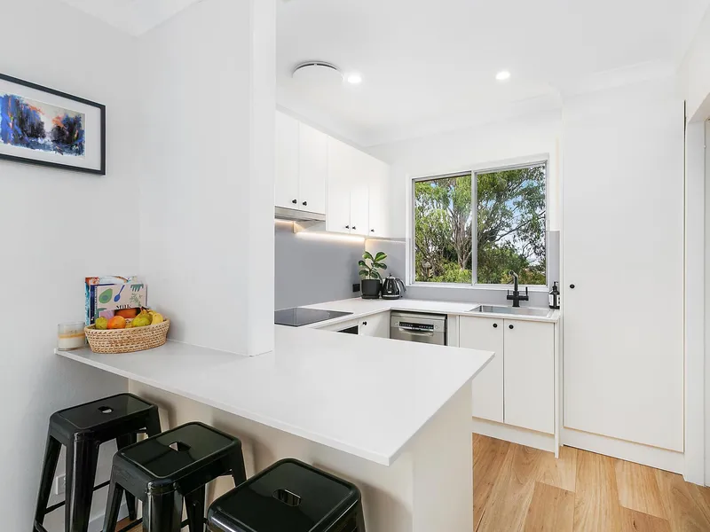 Freshly renovated high-spec apartment in leafy boutique setting