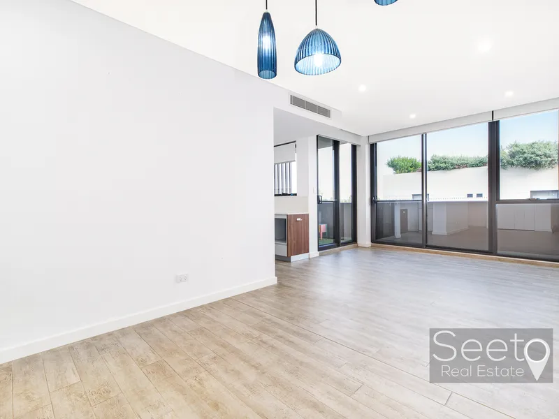 Modern and Elegant 2 Bedroom with Floorboards Throughout