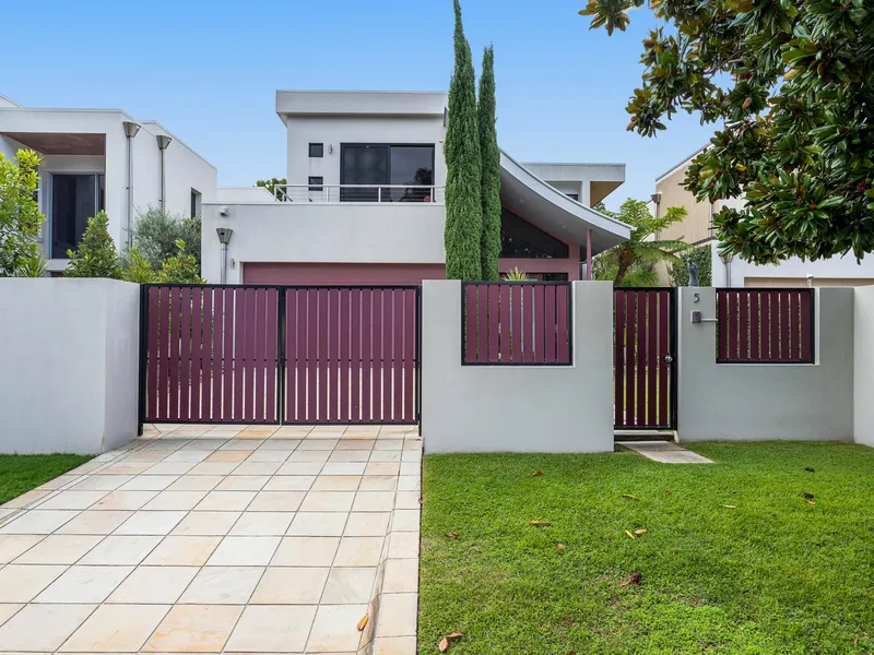 Stylish Living in the Dress Circle TSS Precinct