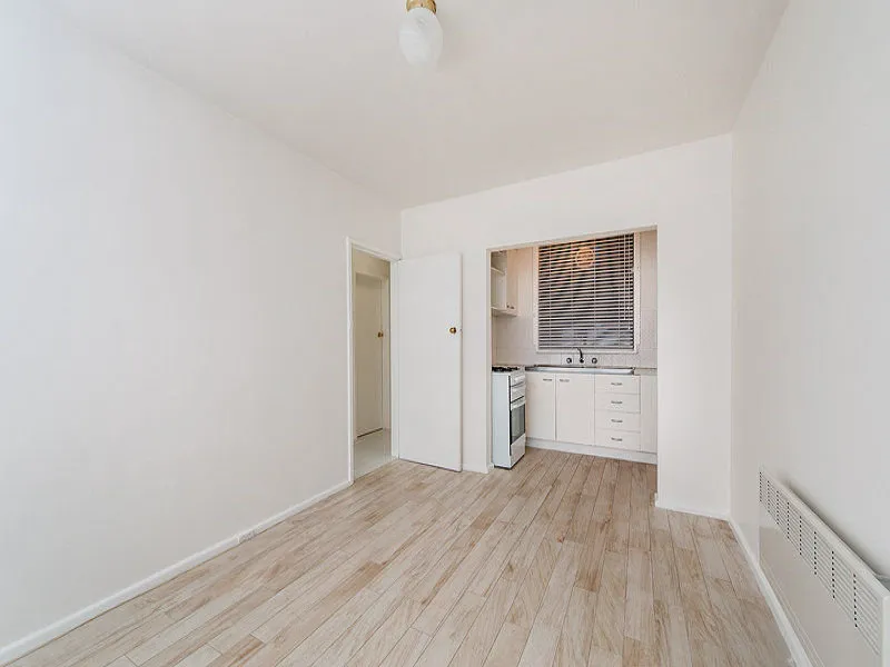 RENOVATED, SUNNY, SECURE APARTMENT