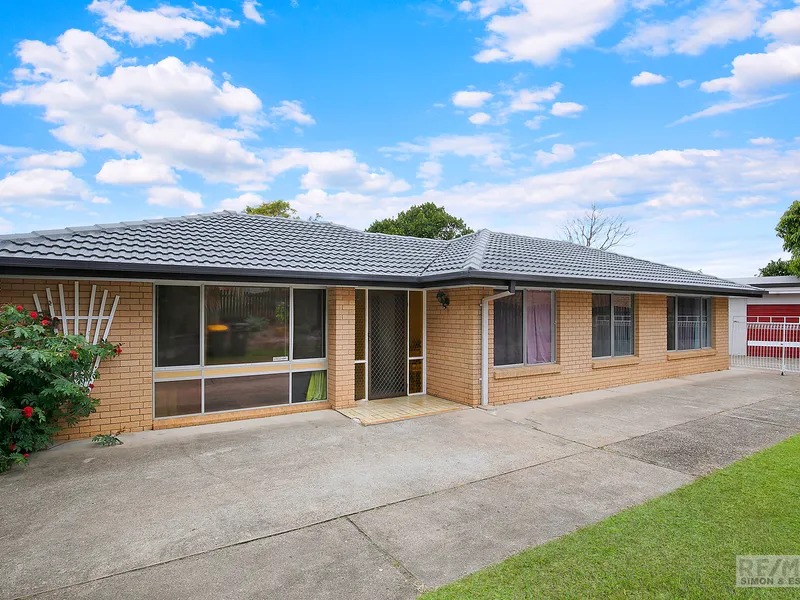 FULLY RENOVATED 4 BEDROOM HOME on 702m2 block on SHS CATCHMENT