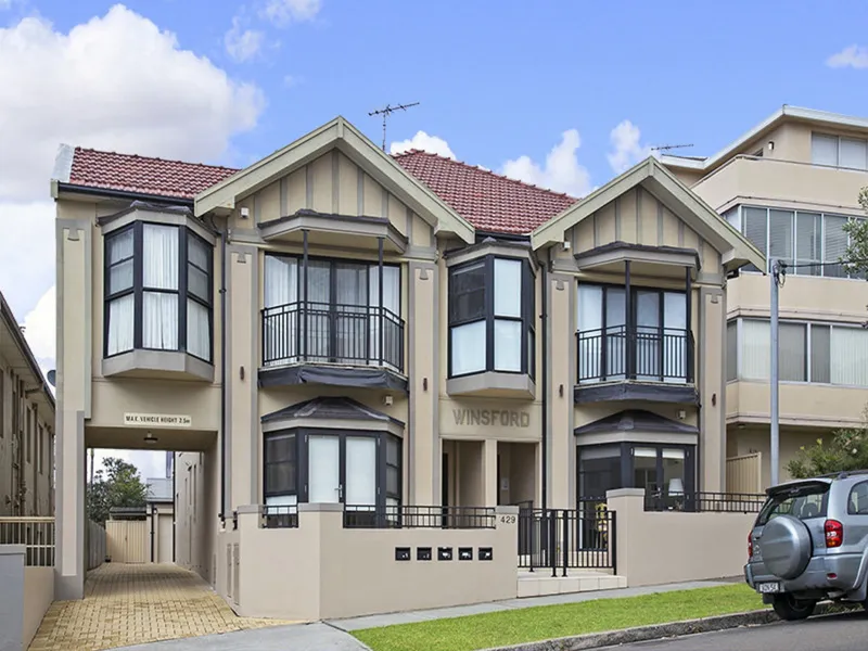 Stunning Beachside Apartment.... (Duplex Style)