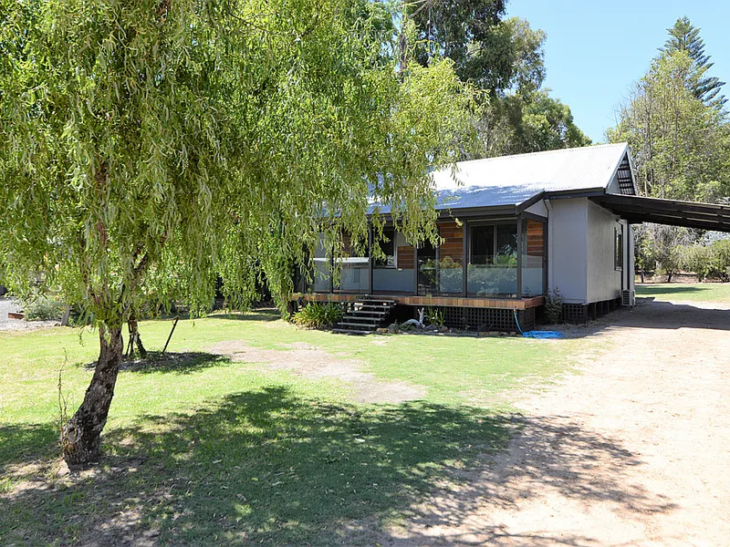 CHARMING COTTAGE IN NANNUP