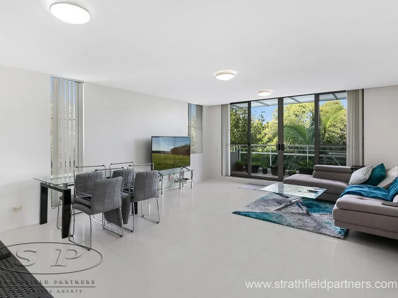 Spacious Unit of Tranquility and Convenience with Olympic park view