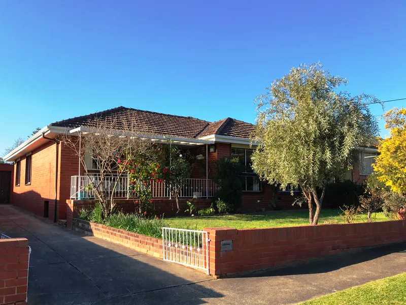 Extra Room Bungalow (possible 4th Bedroom) Wont Last