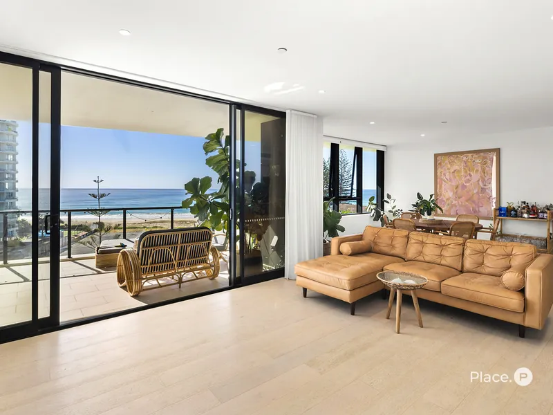 Sophisticated three-bedroom apartment with breathtaking ocean views