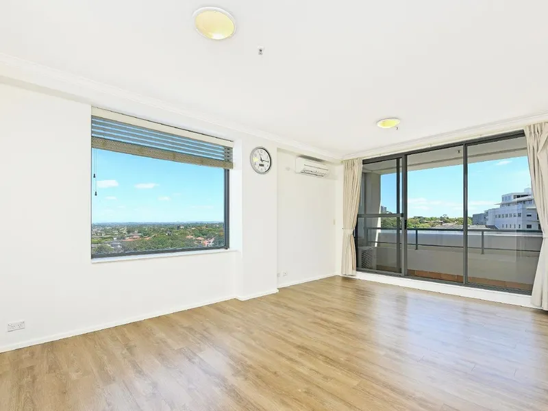 Light-filled apartment with an unobstructed view conveniently located in the heart of North Sydney- walk to North Sydney CBD and train station