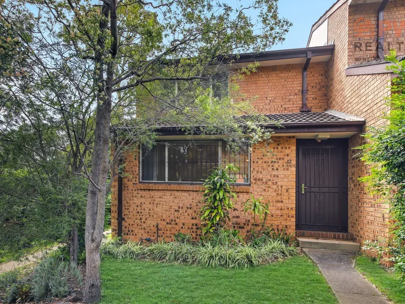 Full Brick Townhouse In Convenience Location