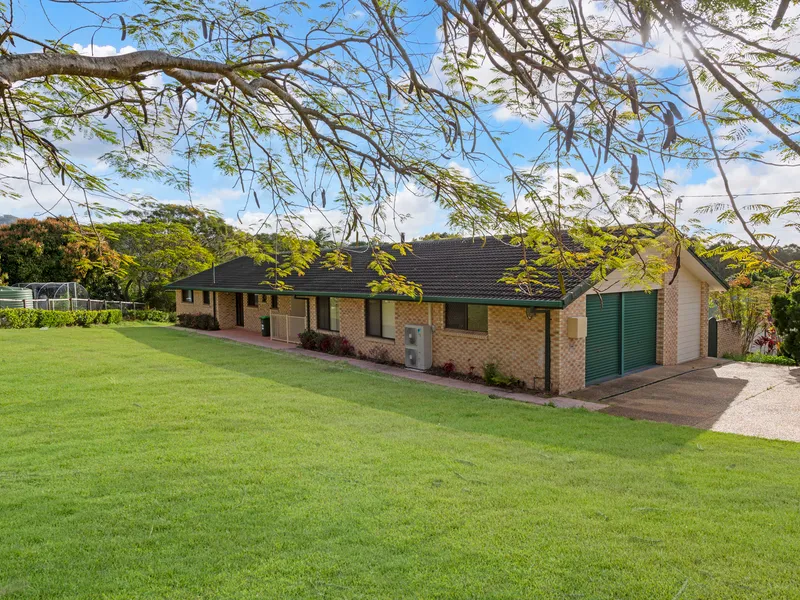 PRIVATE ACREAGE OASIS WITH HINTERLAND VIEWS!