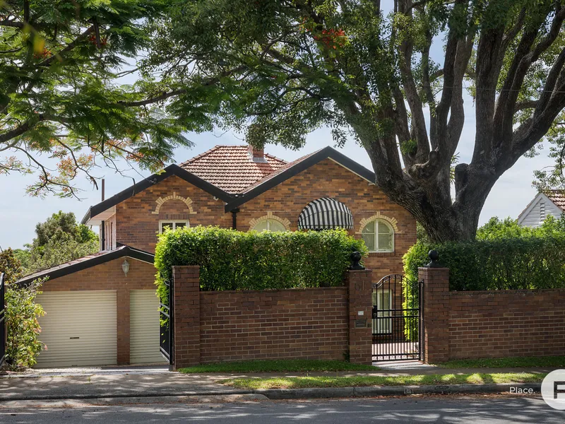 BRICK HOME IN PRIZED ASCOT DRESS CIRCLE