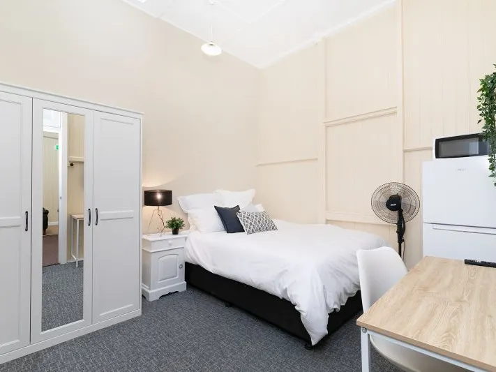 Room Available, All Bills Included, Move Straight In.