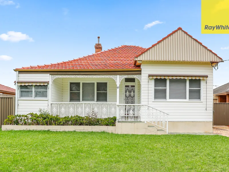 SPACIOUS HOME ON A MASSIVE BLOCK